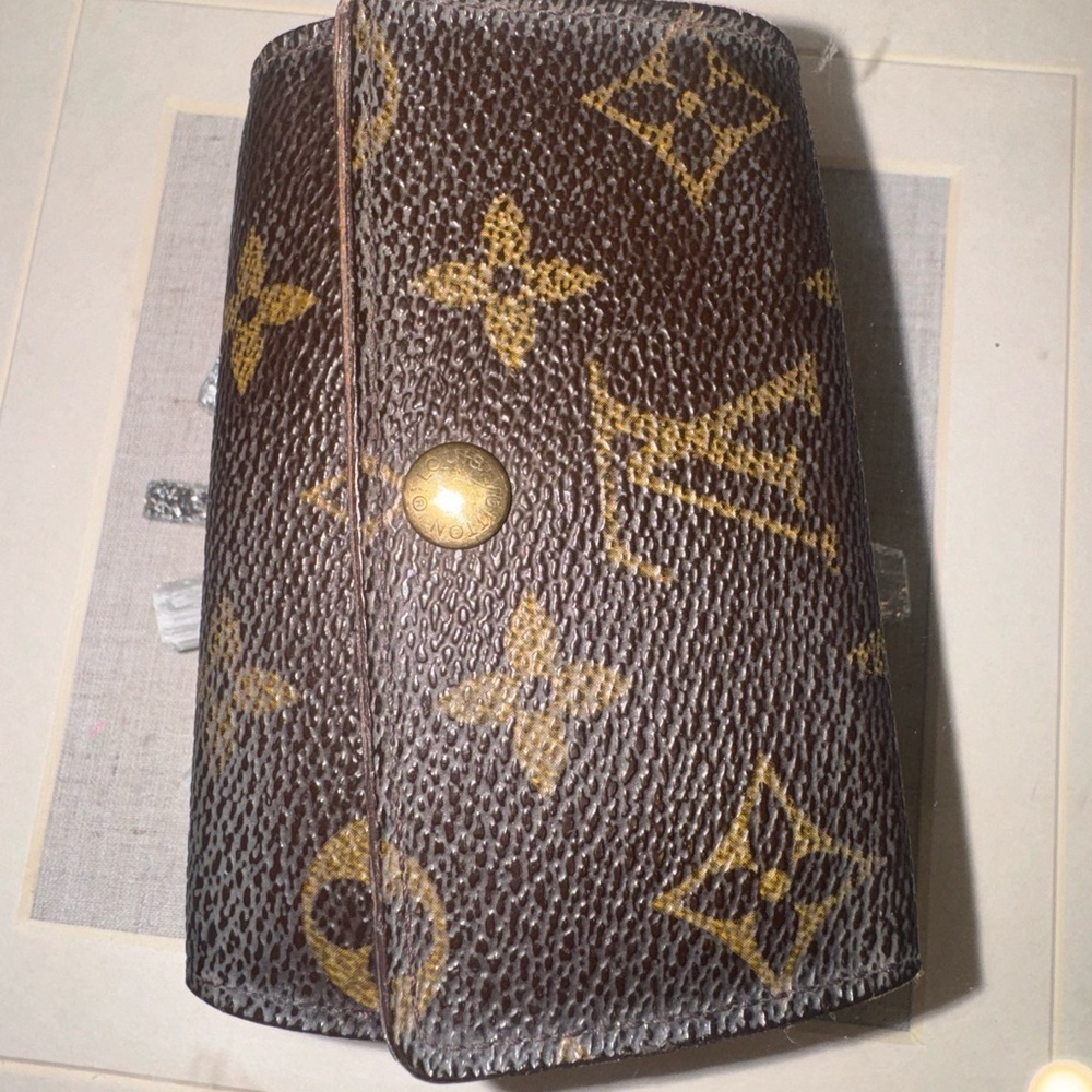 Authentic Louis Vuitton Monogram Key Holder. Vintage. - Picture 11 of 11